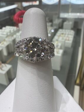 Classic White Gold Diamond Halo Engagement Ring - White